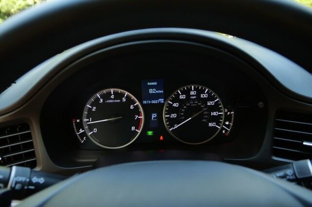 2013 Acura ILX 2.0L / Tech Package / Heated Seats / Power Sunroof! High Point NC