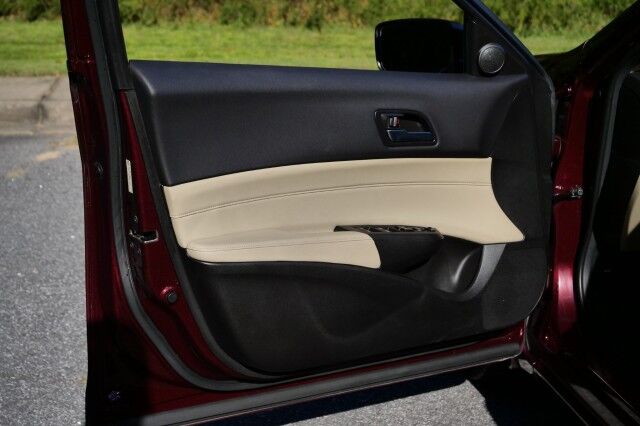 2013 Acura ILX 2.0L / Tech Package / Heated Seats / Power Sunroof! High Point NC