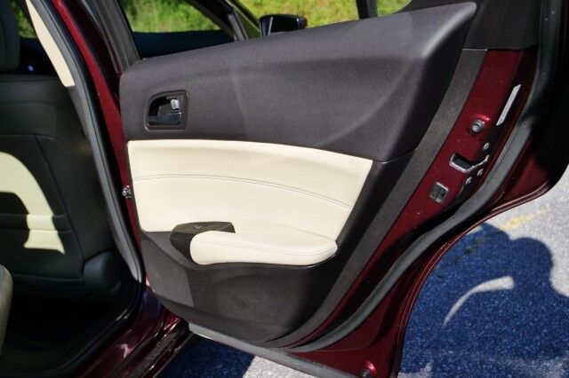 2013 Acura ILX 2.0L / Tech Package / Heated Seats / Power Sunroof! High Point NC