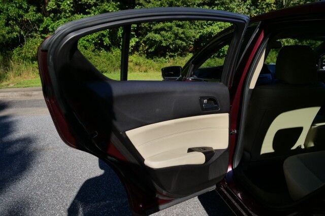 2013 Acura ILX 2.0L / Tech Package / Heated Seats / Power Sunroof! High Point NC