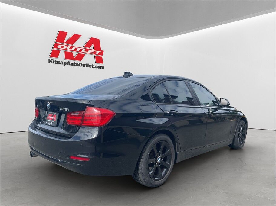 2013 BMW 3 Series 328i xDrive Sedan 4D