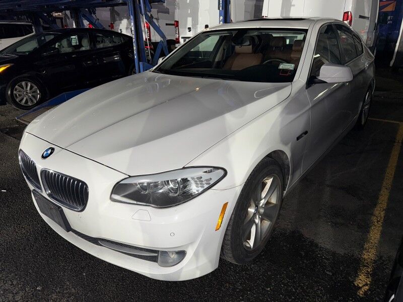 2013 BMW 5 Series 528i xDrive AWD w/ Premium Package