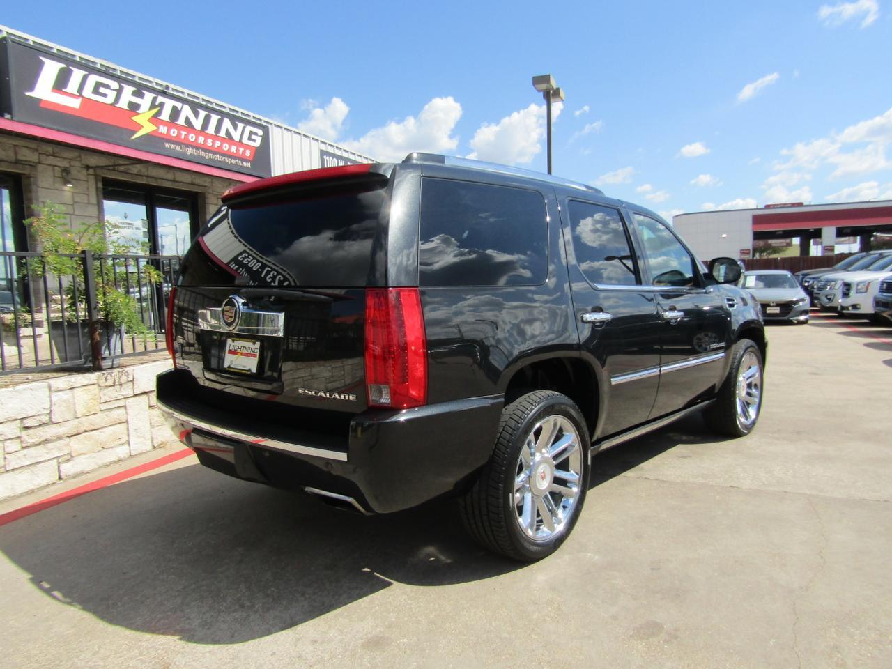 2013 Cadillac Escalade Platinum photo 3