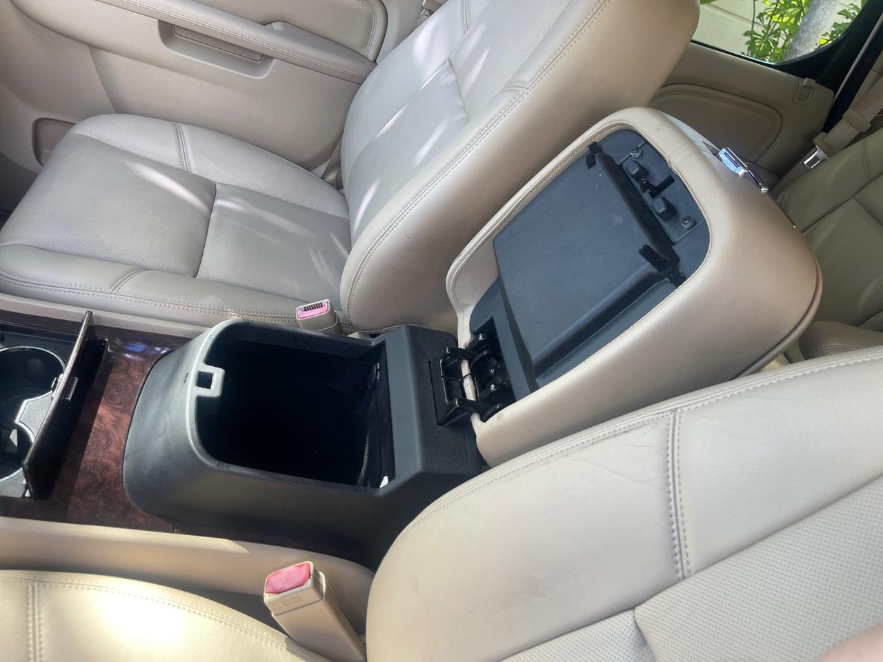2013 Cadillac Escalade LOW MILES 62,315 PEARL WHITE Pompano Beach FL