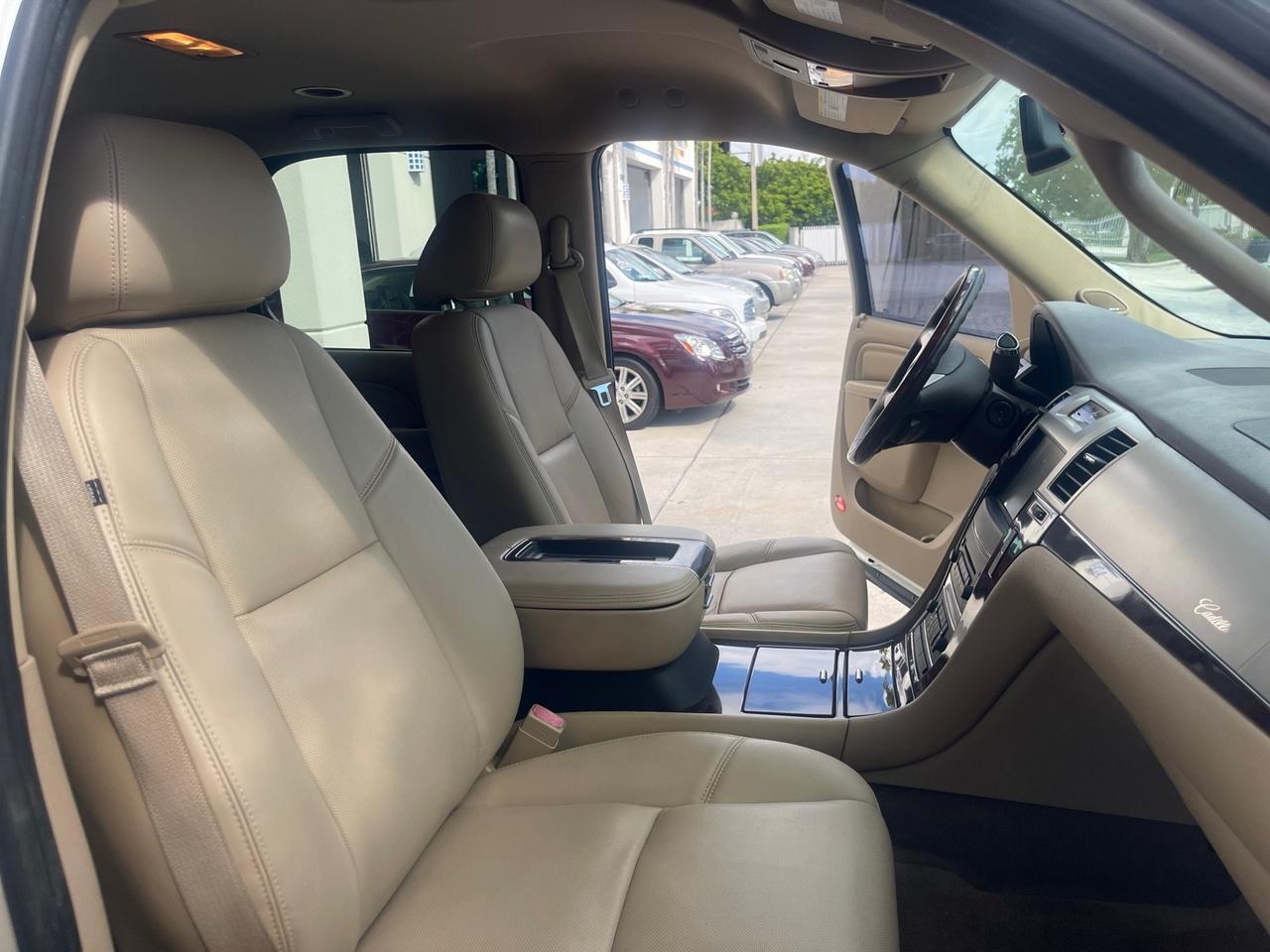 2013 Cadillac Escalade LOW MILES 62,315 PEARL WHITE Pompano Beach FL