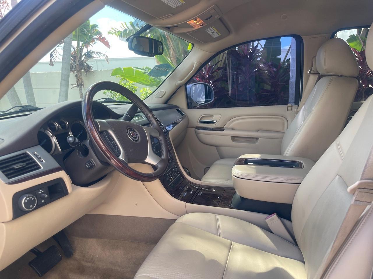 2013 Cadillac Escalade LOW MILES 62,315 PEARL WHITE Pompano Beach FL