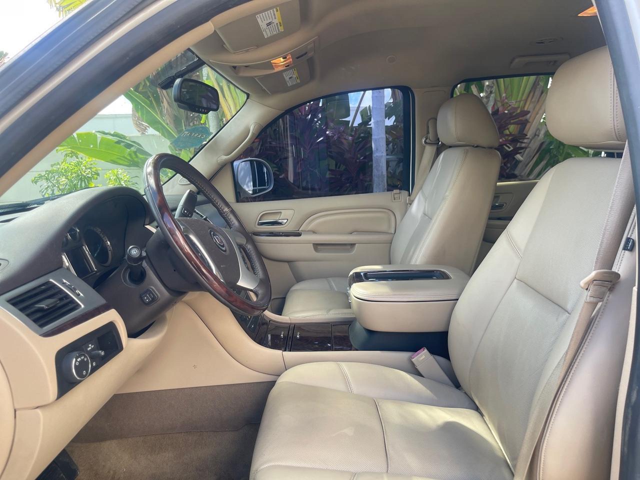 2013 Cadillac Escalade LOW MILES 62,315 PEARL WHITE Pompano Beach FL