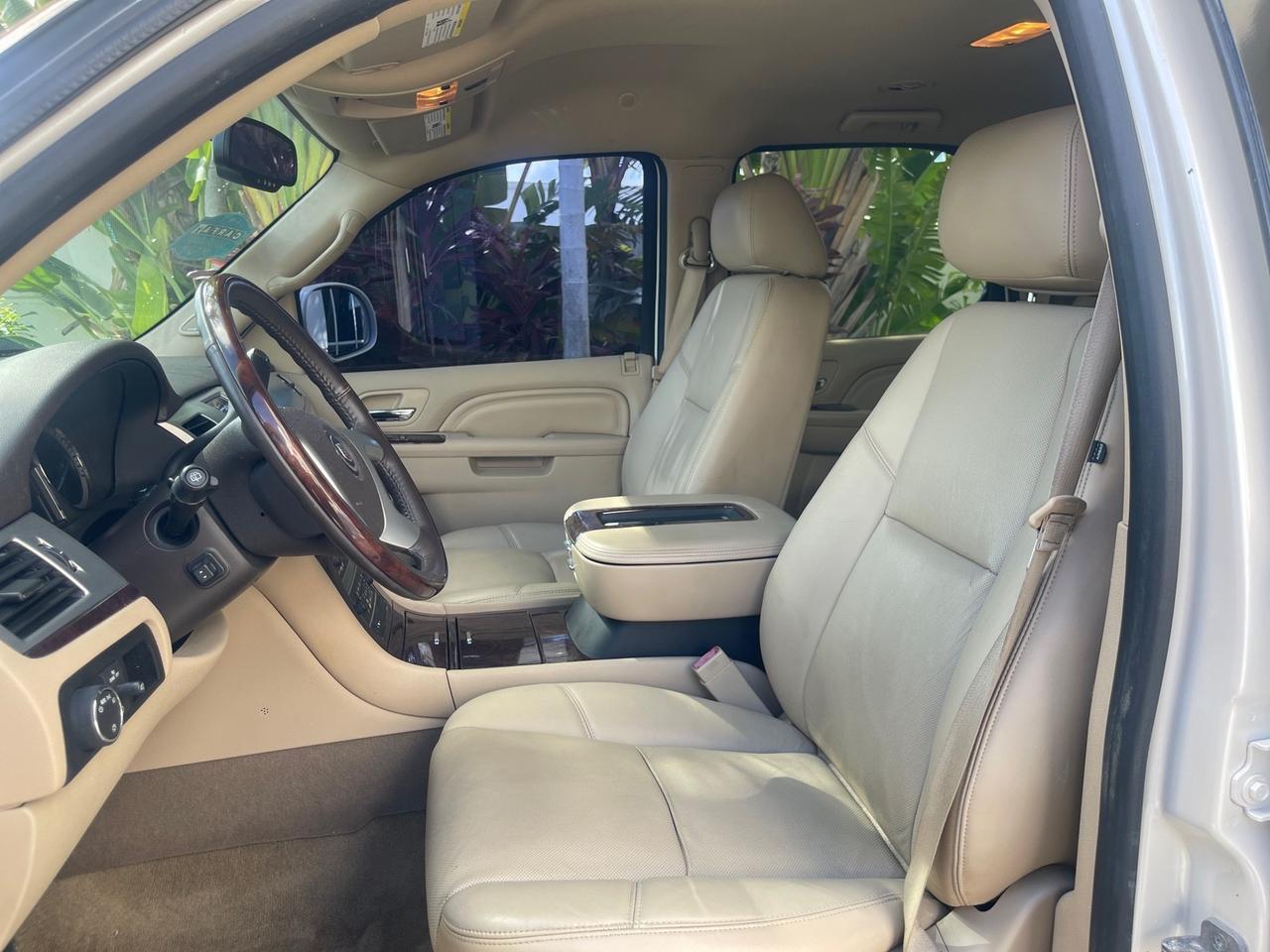 2013 Cadillac Escalade LOW MILES 62,315 PEARL WHITE Pompano Beach FL