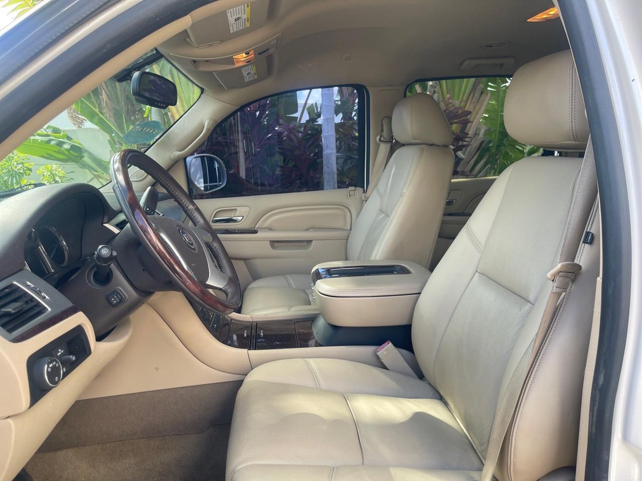 2013 Cadillac Escalade LOW MILES 62,315 PEARL WHITE Pompano Beach FL