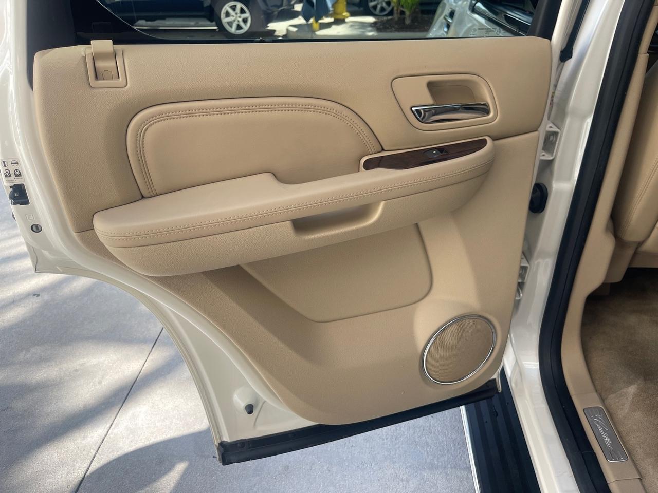 2013 Cadillac Escalade LOW MILES 62,315 PEARL WHITE Pompano Beach FL