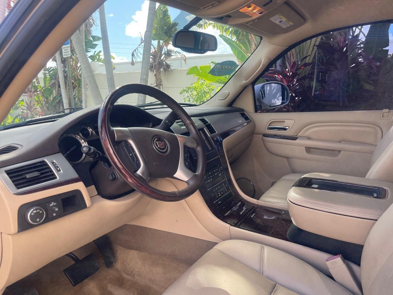 2013 Cadillac Escalade LOW MILES 62,315 PEARL WHITE Pompano Beach FL