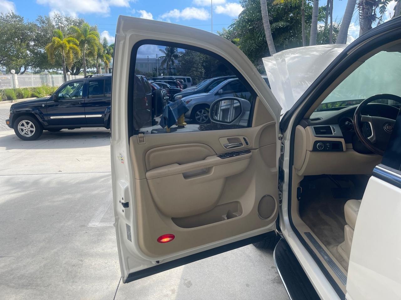 2013 Cadillac Escalade LOW MILES 62,315 PEARL WHITE Pompano Beach FL