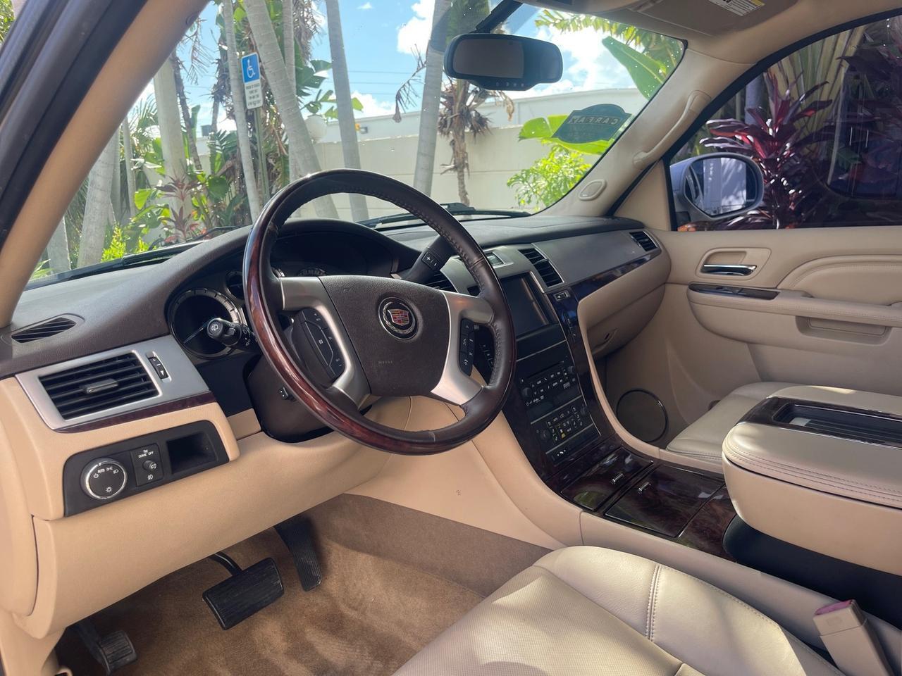 2013 Cadillac Escalade LOW MILES 62,315 PEARL WHITE Pompano Beach FL