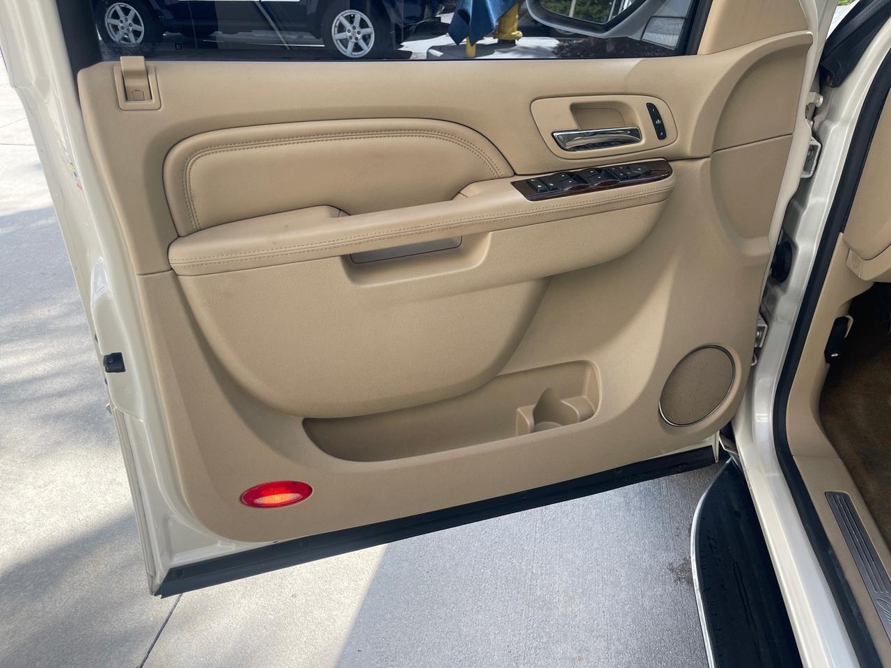 2013 Cadillac Escalade LOW MILES 62,315 PEARL WHITE Pompano Beach FL