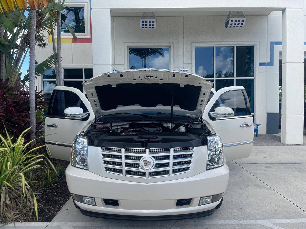 2013 Cadillac Escalade LOW MILES 62,315 PEARL WHITE Pompano Beach FL