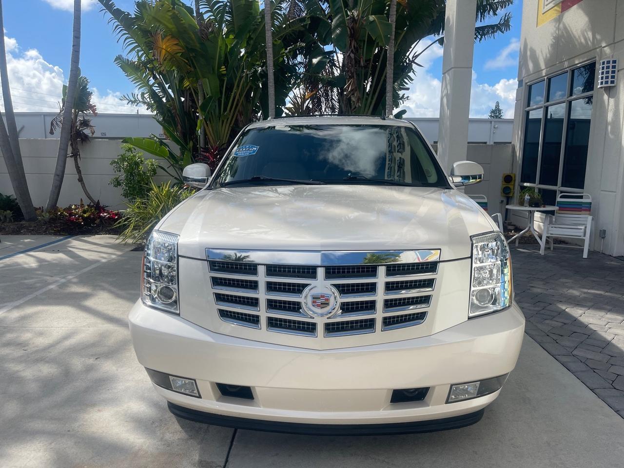 2013 Cadillac Escalade LOW MILES 62,315 PEARL WHITE Pompano Beach FL