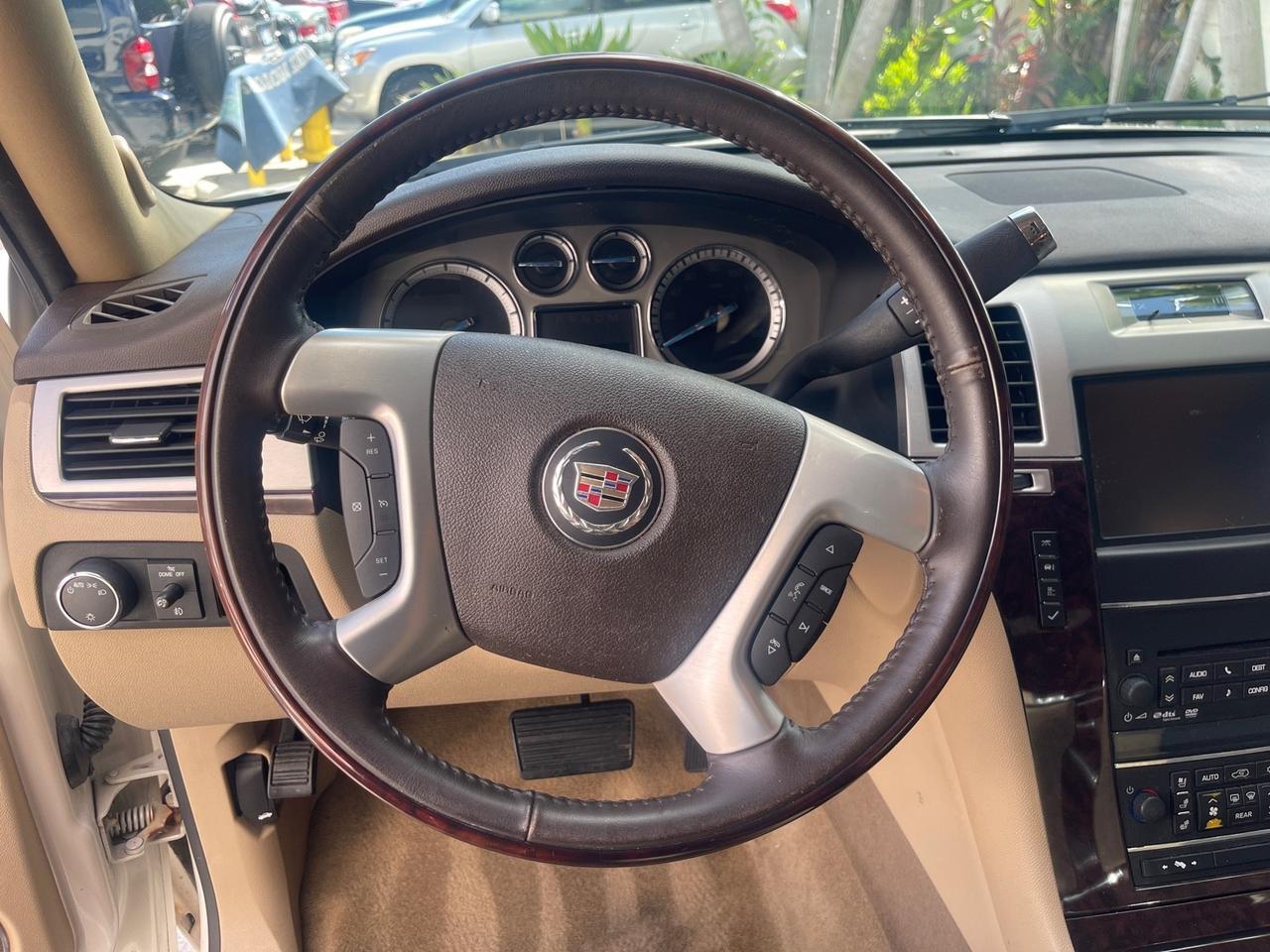 2013 Cadillac Escalade LOW MILES 62,315 PEARL WHITE Pompano Beach FL