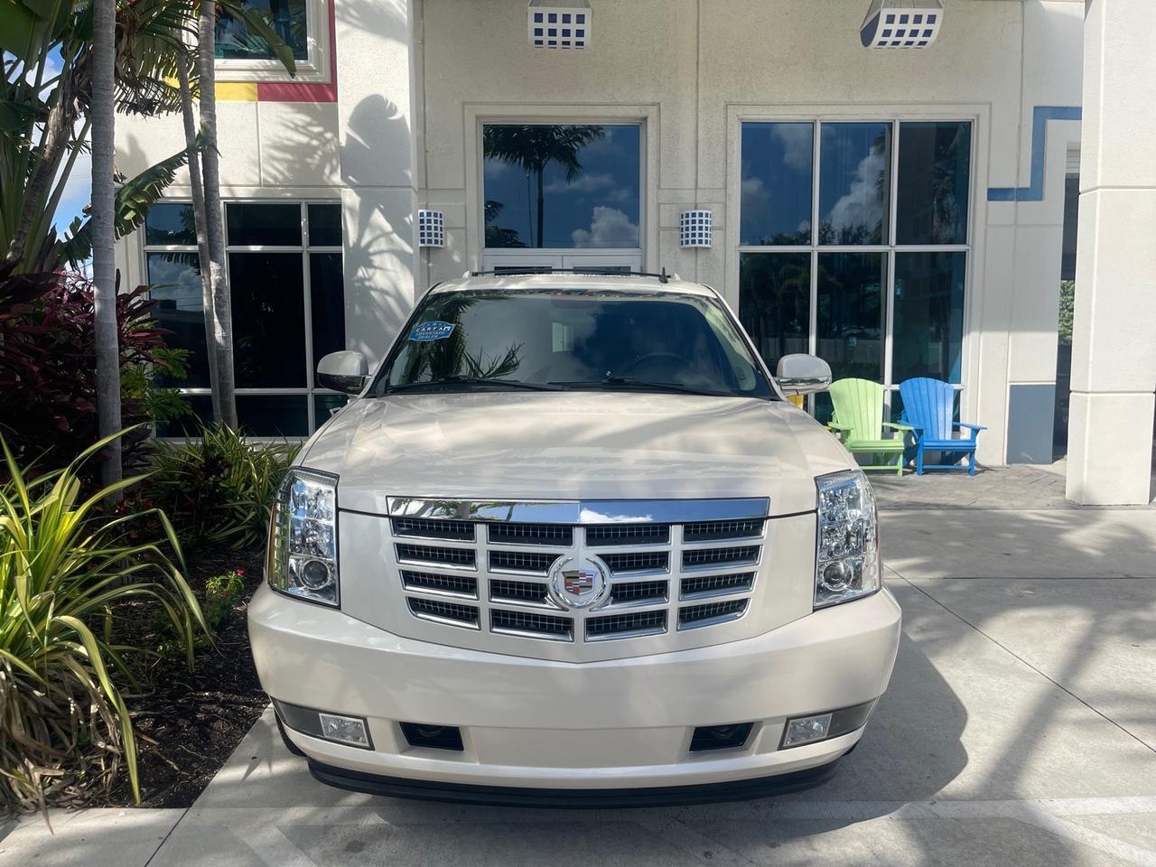 2013 Cadillac Escalade LOW MILES 62,315 PEARL WHITE Pompano Beach FL