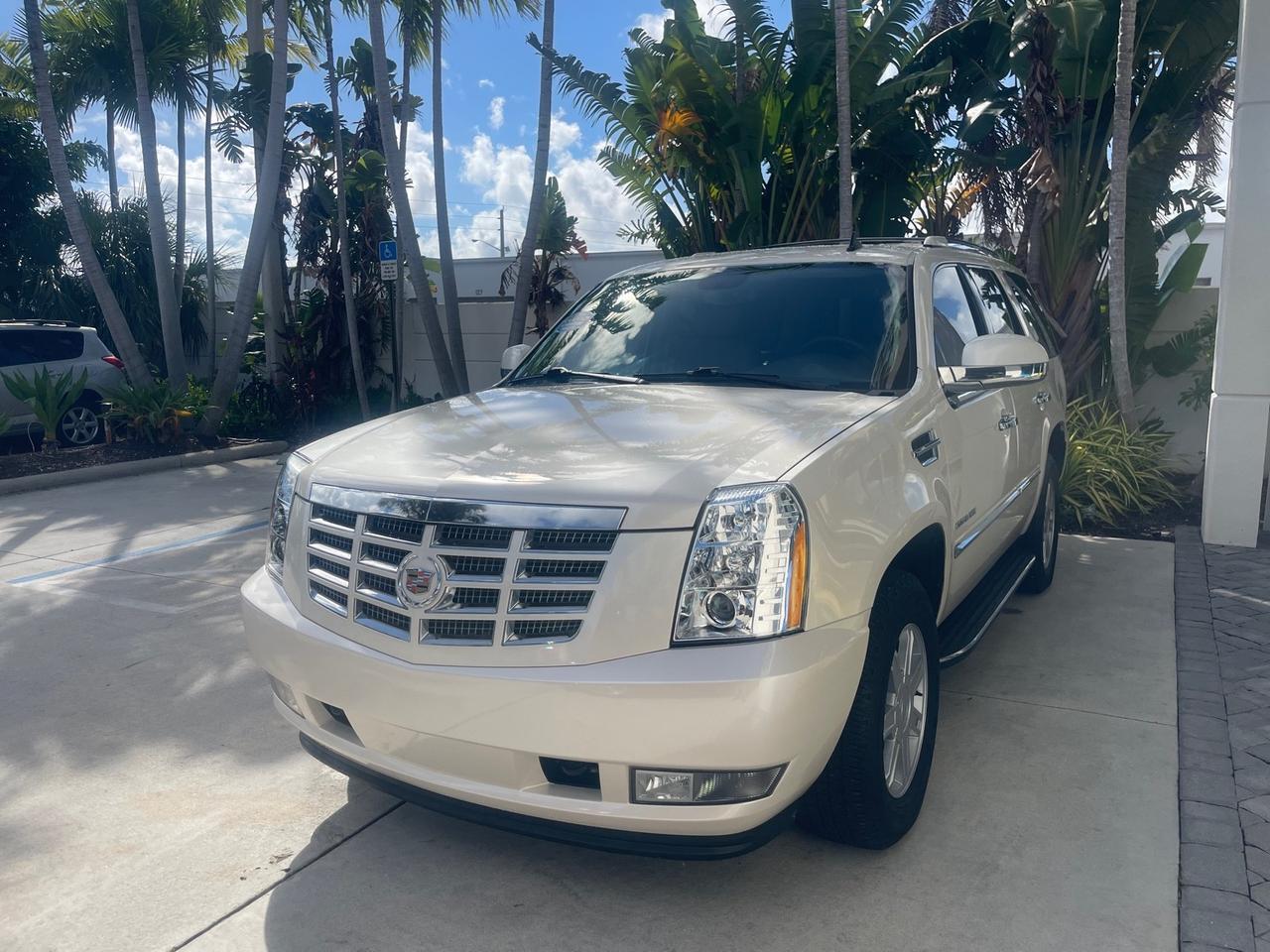 2013 Cadillac Escalade LOW MILES 62,315 PEARL WHITE Pompano Beach FL