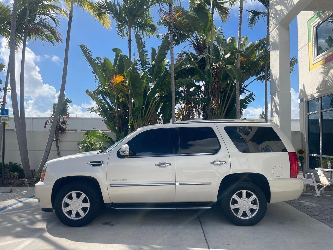 2013 Cadillac Escalade LOW MILES 62,315 PEARL WHITE Pompano Beach FL