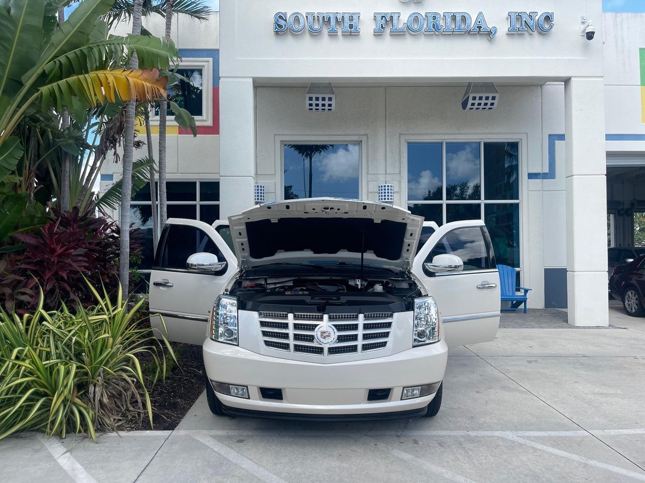 2013 Cadillac Escalade LOW MILES 62,315 PEARL WHITE Pompano Beach FL