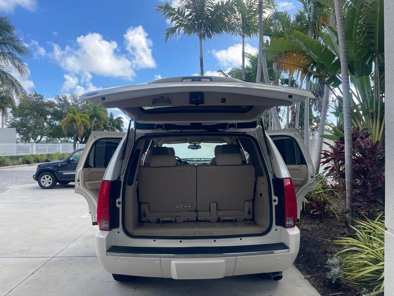 2013 Cadillac Escalade LOW MILES 62,315 PEARL WHITE Pompano Beach FL