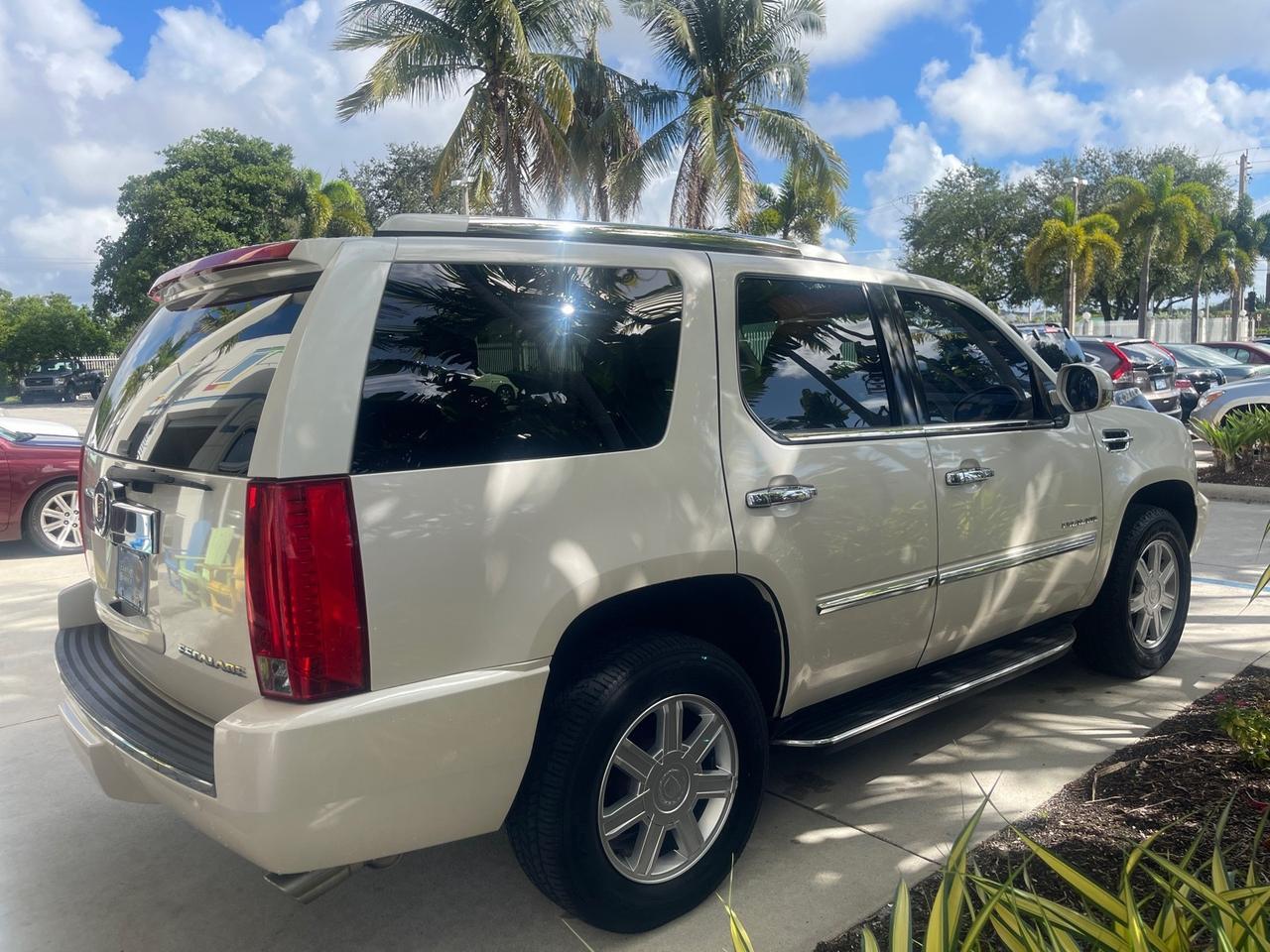 2013 Cadillac Escalade LOW MILES 62,315 PEARL WHITE Pompano Beach FL