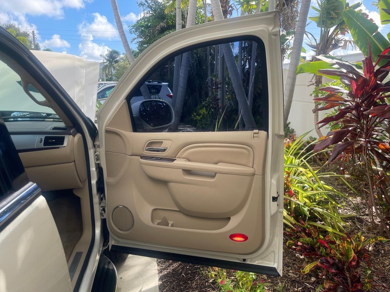 2013 Cadillac Escalade LOW MILES 62,315 PEARL WHITE Pompano Beach FL