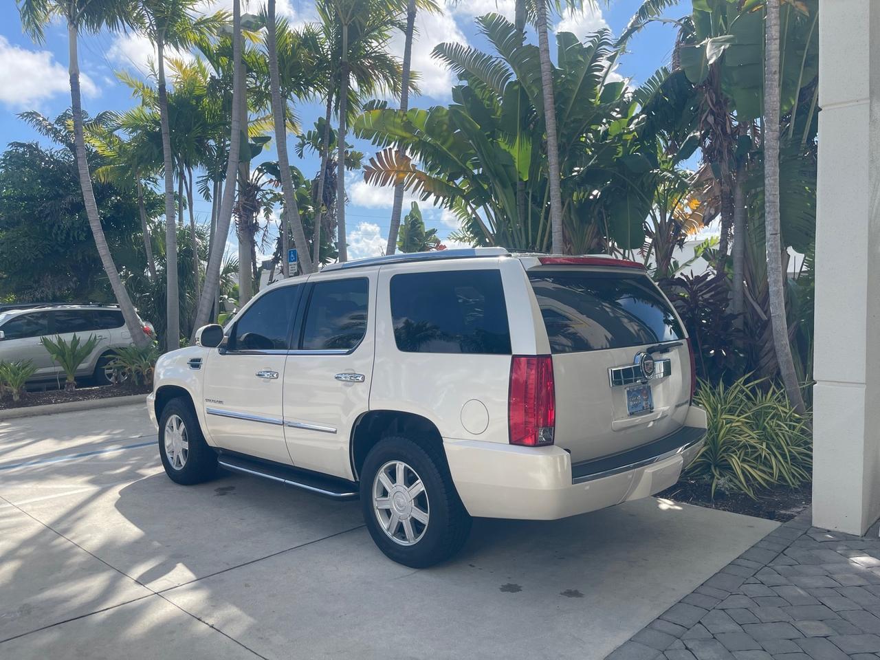 2013 Cadillac Escalade LOW MILES 62,315 PEARL WHITE Pompano Beach FL