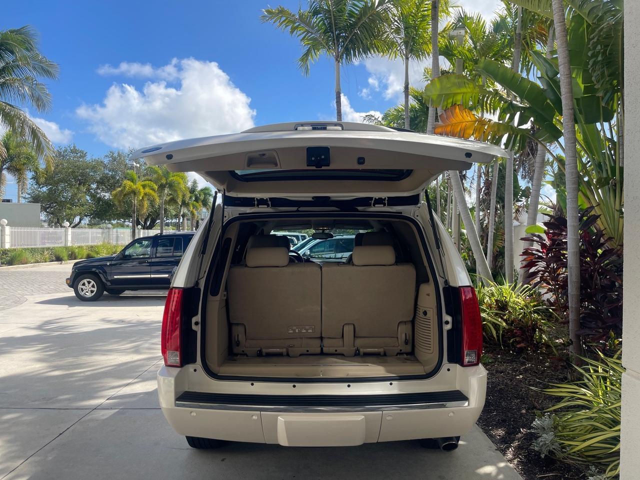 2013 Cadillac Escalade LOW MILES 62,315 PEARL WHITE Pompano Beach FL