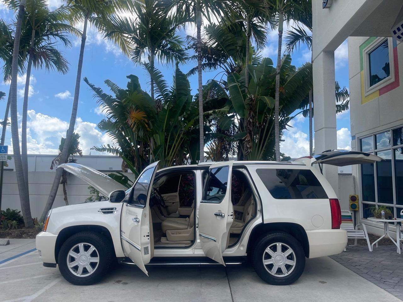 2013 Cadillac Escalade LOW MILES 62,315 PEARL WHITE Pompano Beach FL