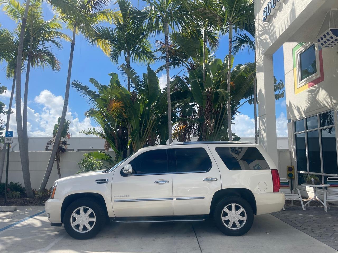 2013 Cadillac Escalade LOW MILES 62,315 PEARL WHITE Pompano Beach FL