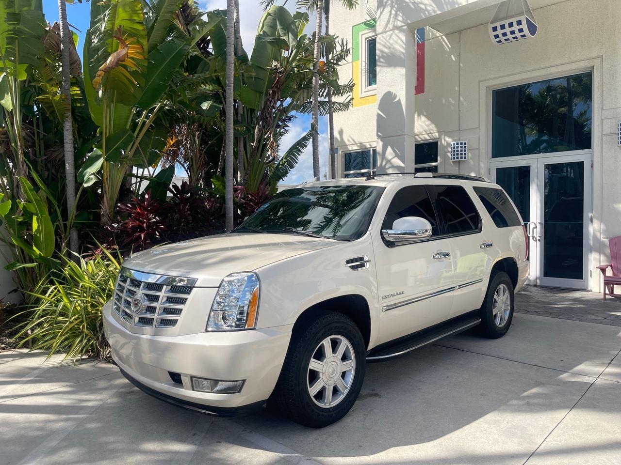 2013 Cadillac Escalade LOW MILES 62,315 PEARL WHITE Pompano Beach FL