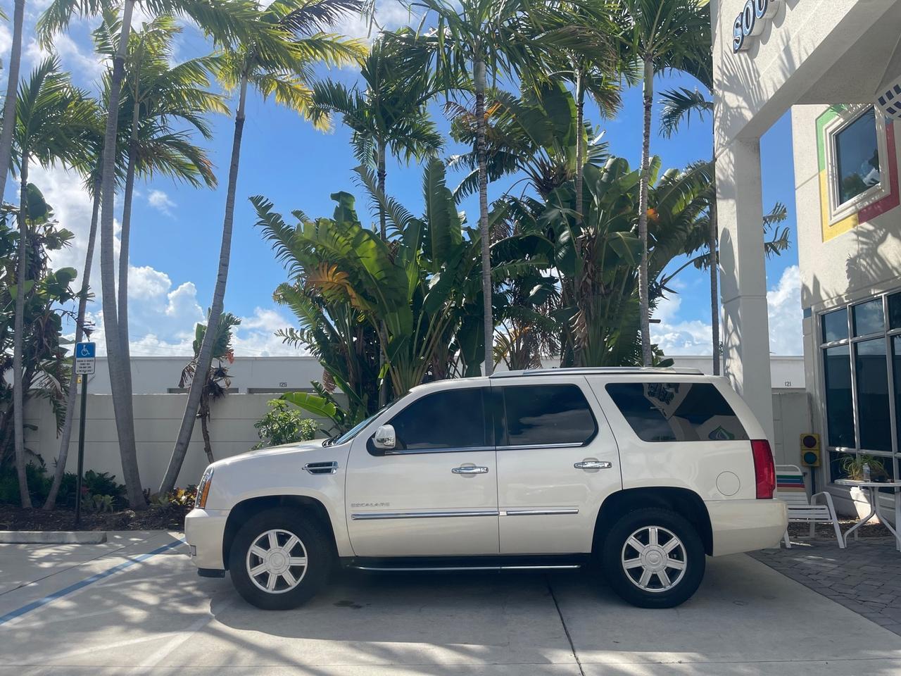 2013 Cadillac Escalade LOW MILES 62,315 PEARL WHITE Pompano Beach FL