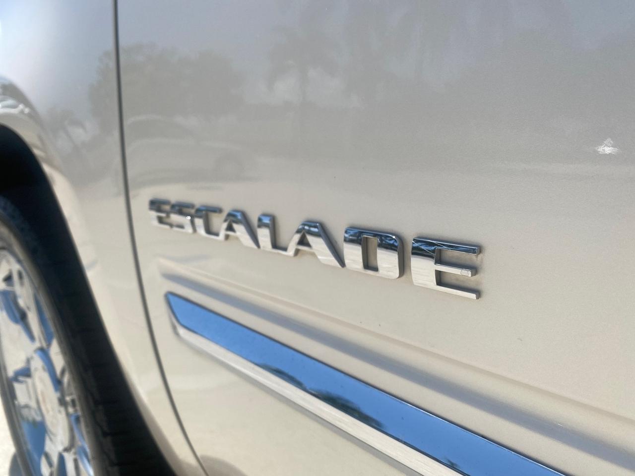 2013 Cadillac Escalade Luxury 1 OWNER LOW MILES 68,274 Pompano Beach FL