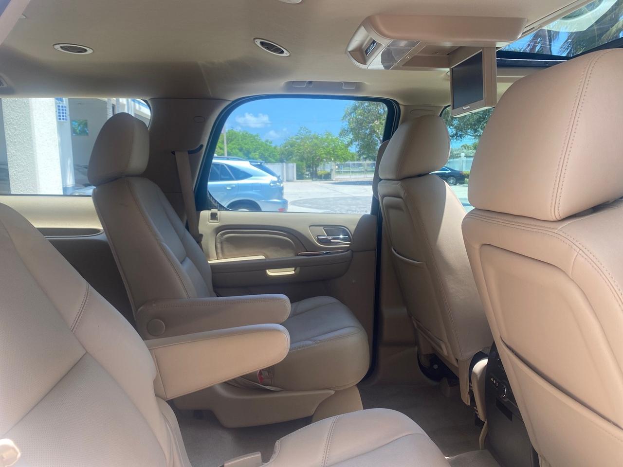 2013 Cadillac Escalade Luxury 1 OWNER LOW MILES 68,274 Pompano Beach FL