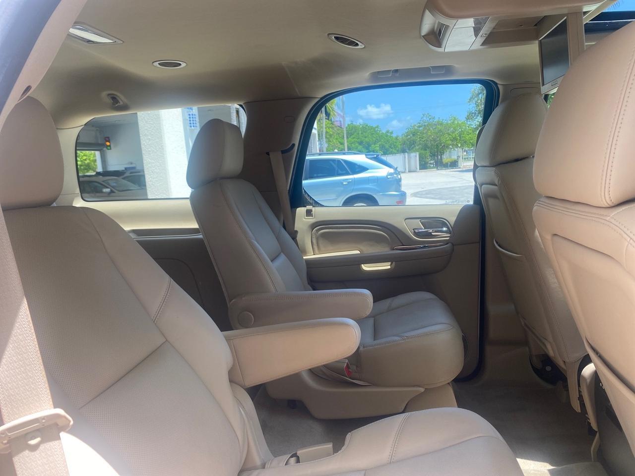 2013 Cadillac Escalade Luxury 1 OWNER LOW MILES 68,274 Pompano Beach FL