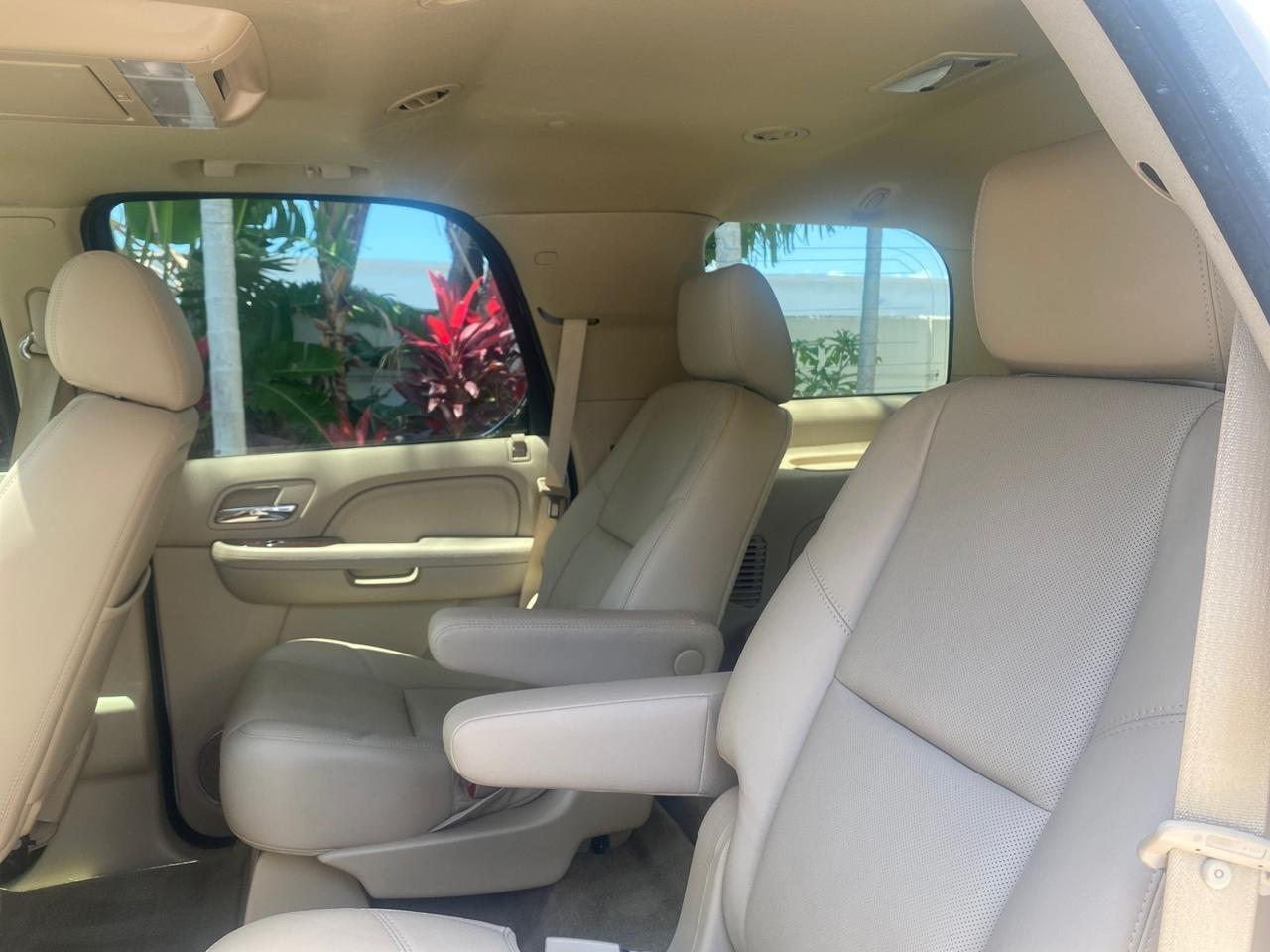 2013 Cadillac Escalade Luxury 1 OWNER LOW MILES 68,274 Pompano Beach FL