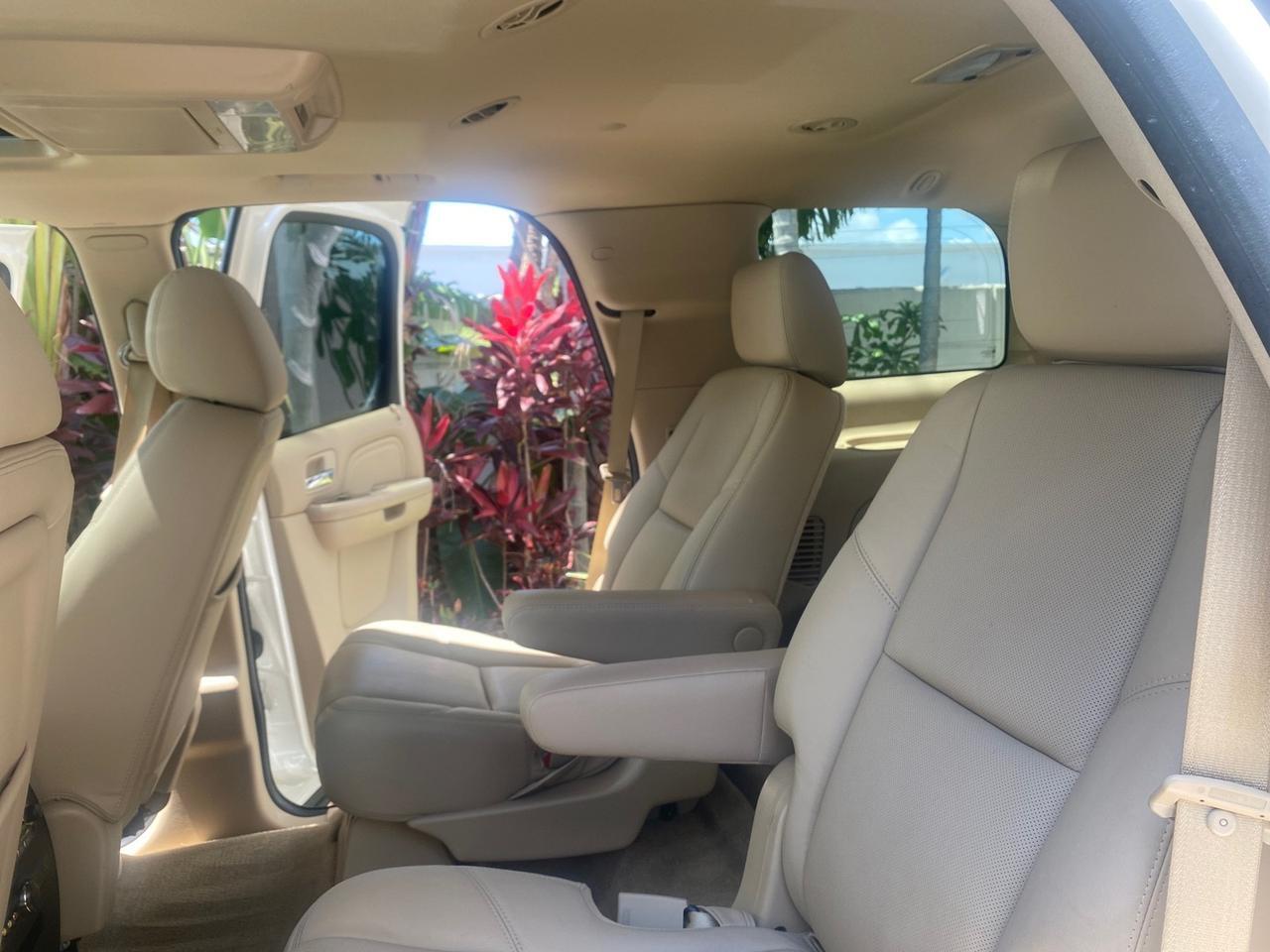 2013 Cadillac Escalade Luxury 1 OWNER LOW MILES 68,274 Pompano Beach FL