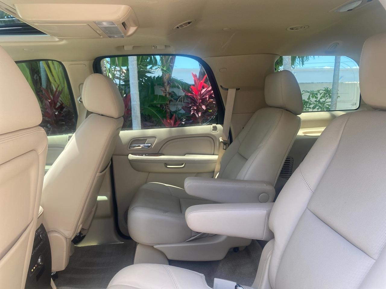 2013 Cadillac Escalade Luxury 1 OWNER LOW MILES 68,274 Pompano Beach FL