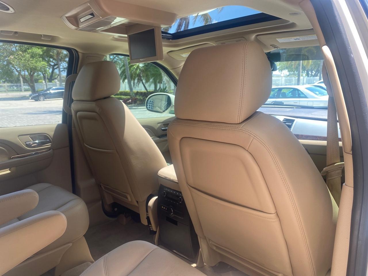 2013 Cadillac Escalade Luxury 1 OWNER LOW MILES 68,274 Pompano Beach FL
