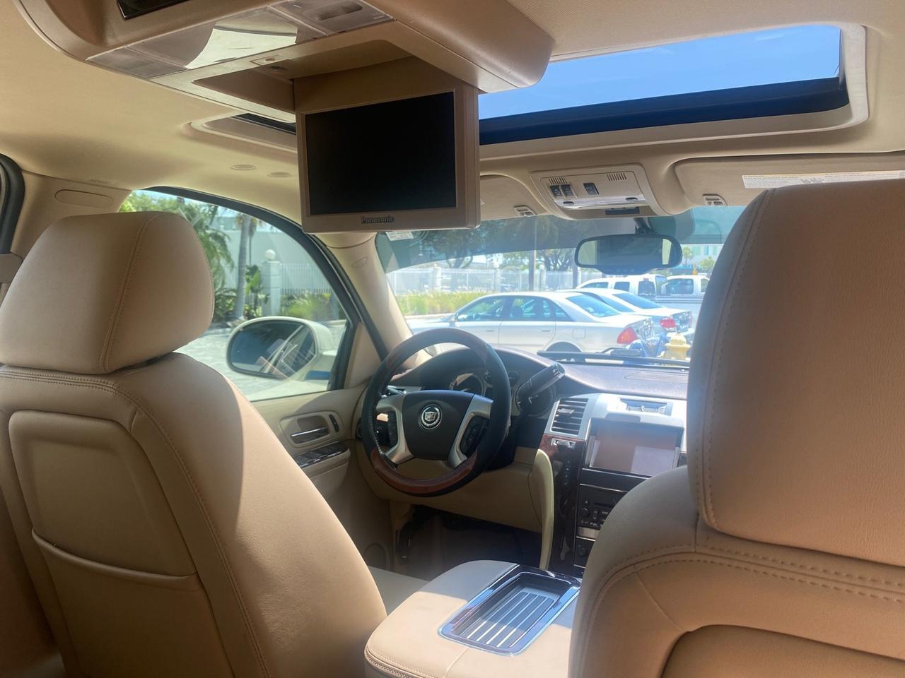 2013 Cadillac Escalade Luxury 1 OWNER LOW MILES 68,274 Pompano Beach FL