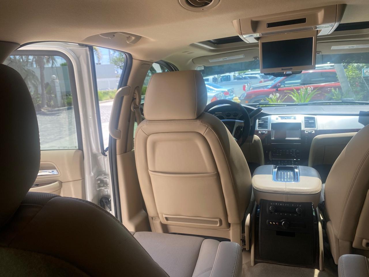 2013 Cadillac Escalade Luxury 1 OWNER LOW MILES 68,274 Pompano Beach FL
