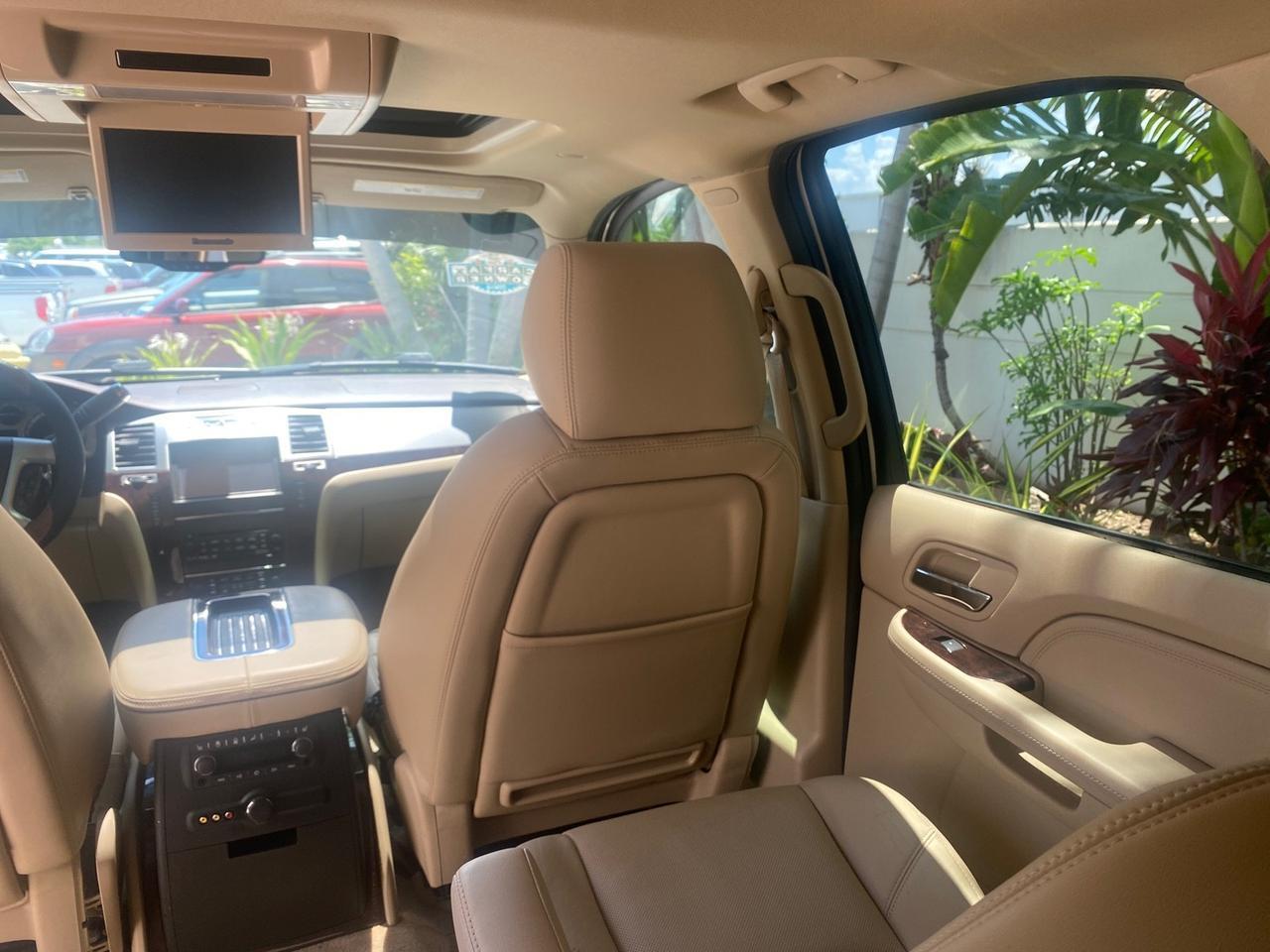 2013 Cadillac Escalade Luxury 1 OWNER LOW MILES 68,274 Pompano Beach FL
