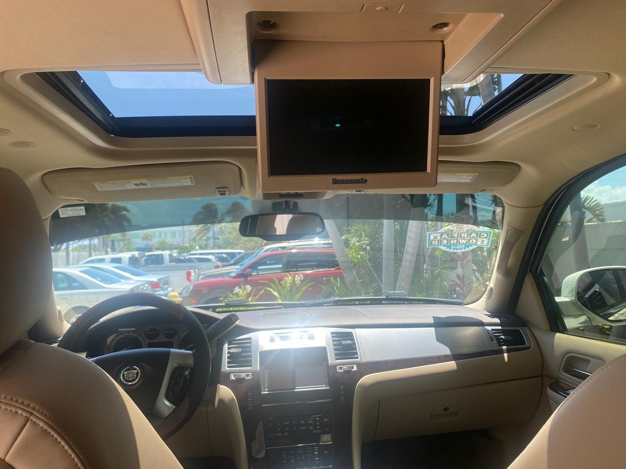 2013 Cadillac Escalade Luxury 1 OWNER LOW MILES 68,274 Pompano Beach FL