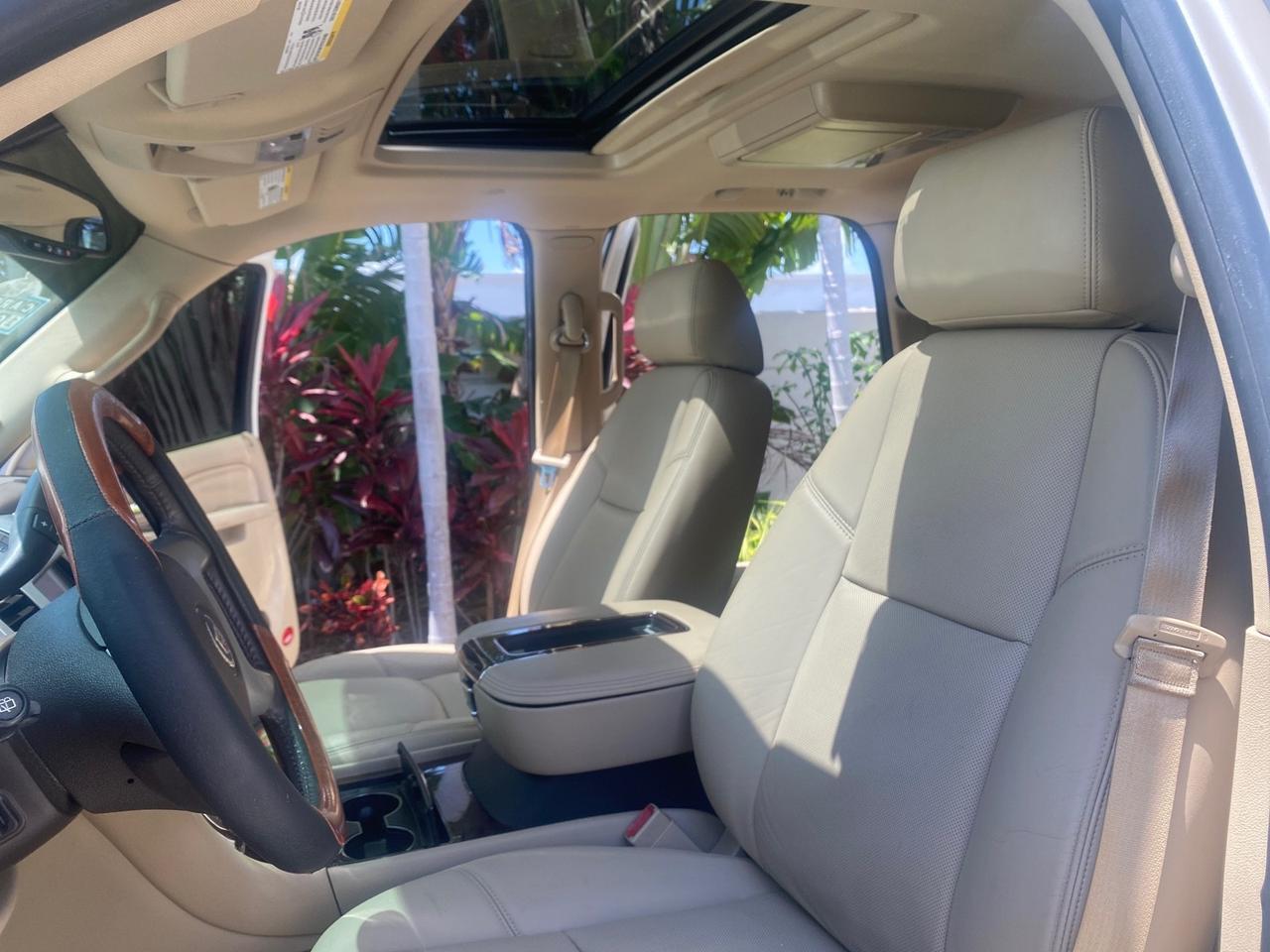 2013 Cadillac Escalade Luxury 1 OWNER LOW MILES 68,274 Pompano Beach FL