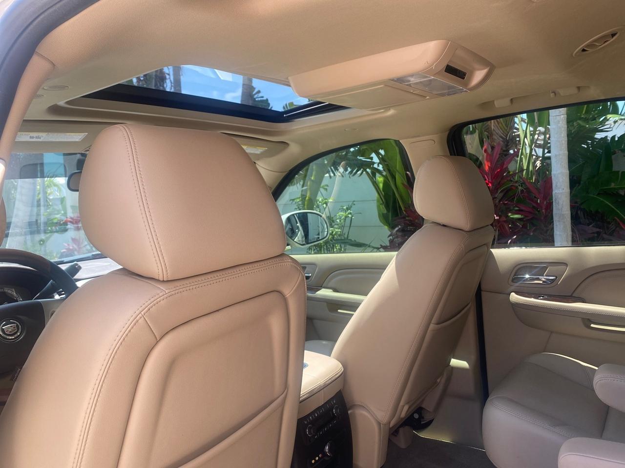 2013 Cadillac Escalade Luxury 1 OWNER LOW MILES 68,274 Pompano Beach FL