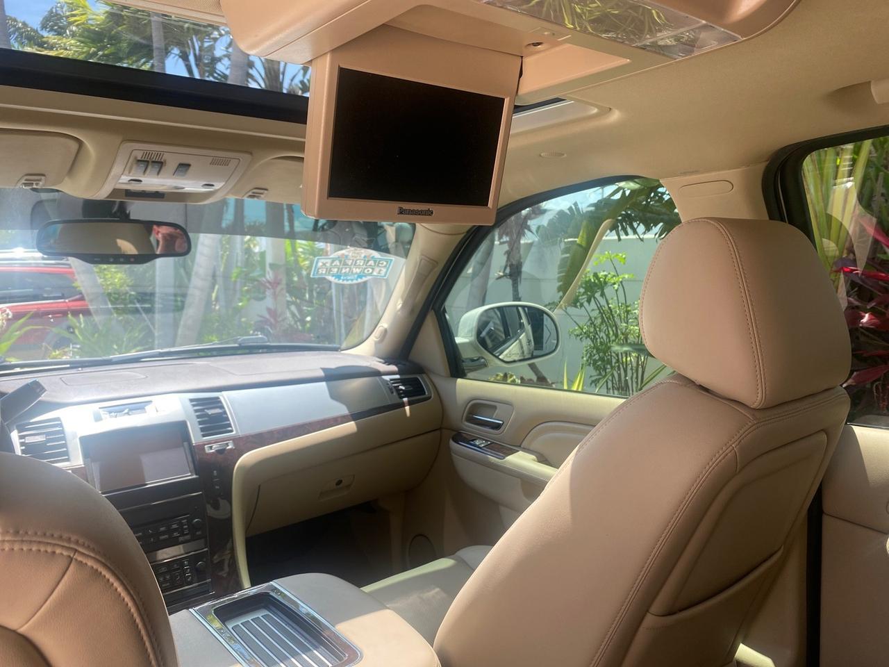 2013 Cadillac Escalade Luxury 1 OWNER LOW MILES 68,274 Pompano Beach FL