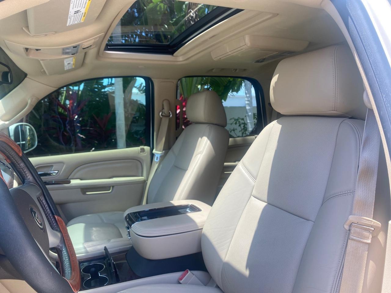2013 Cadillac Escalade Luxury 1 OWNER LOW MILES 68,274 Pompano Beach FL