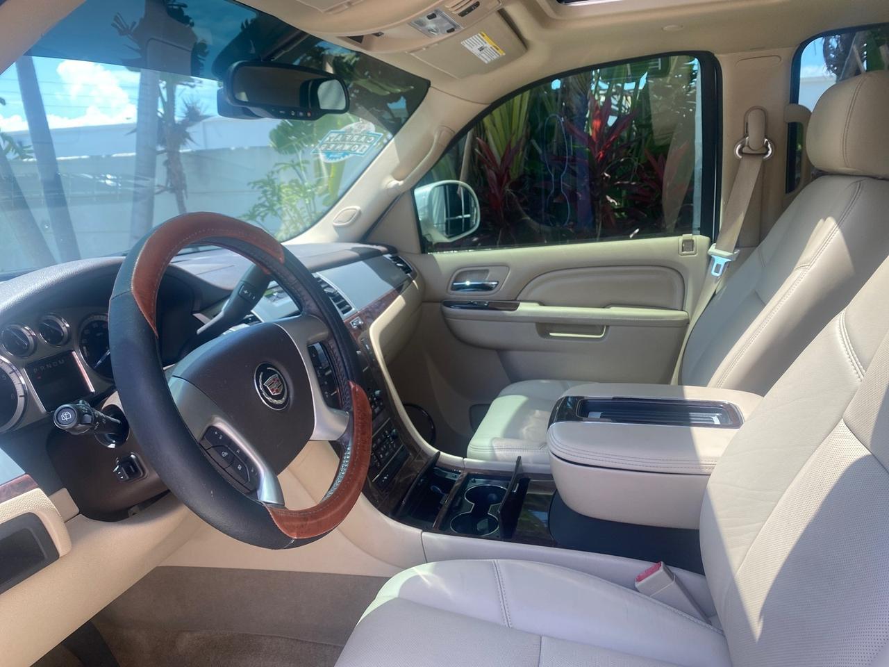 2013 Cadillac Escalade Luxury 1 OWNER LOW MILES 68,274 Pompano Beach FL